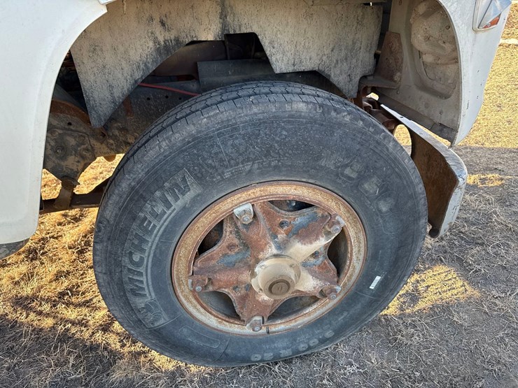 1974-ford-800-image-26