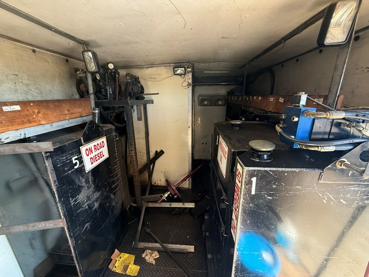 2000-ford-f750-image-27