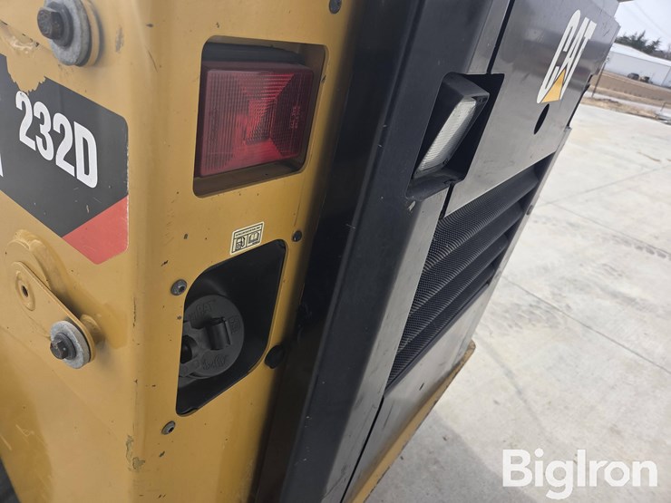 2015-caterpillar-232d-image-20