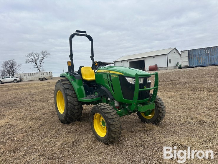 2023-john-deere-4052m-image-3
