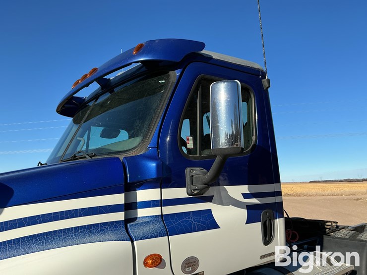 2012-freightliner-cascadia-125-image-15