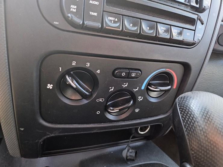 2006-jeep-liberty-image-21