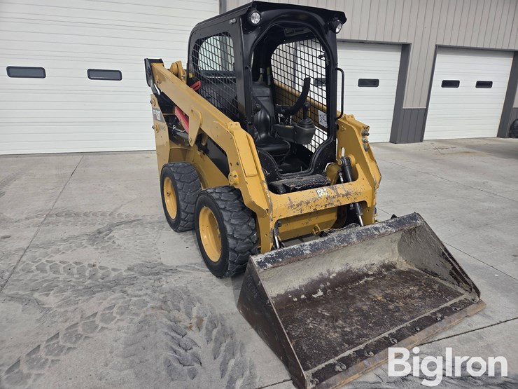 2015-caterpillar-232d-image-3