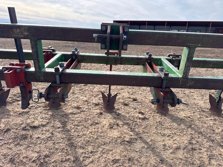 9-shank-cultivator-image-9