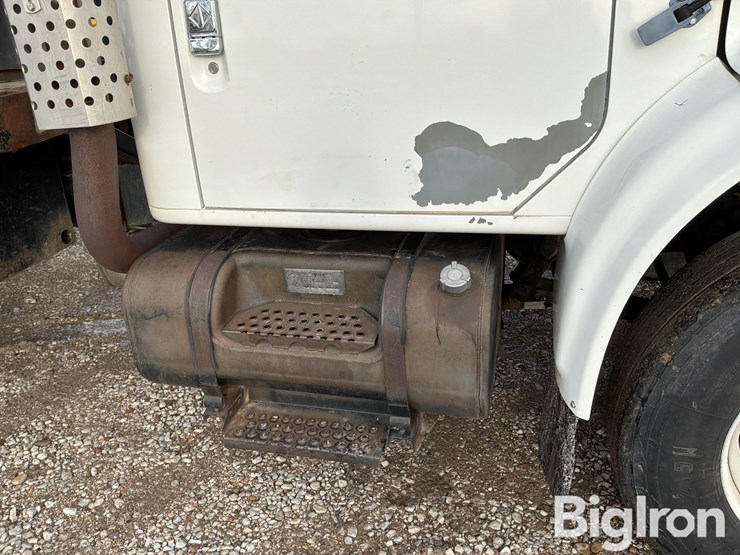 2000-international-4700-image-16