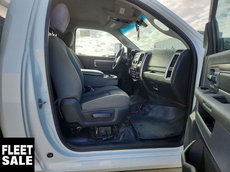 2013-ram-3500-slt-image-24