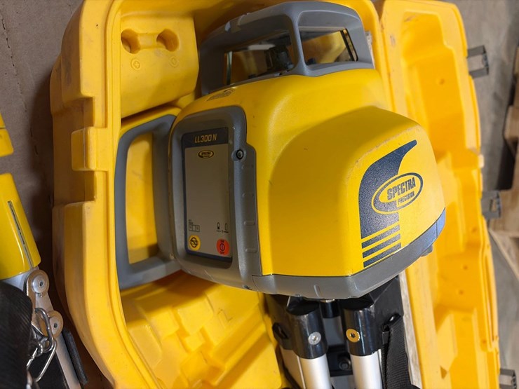 assortment-of-laser-level-equipment-image-12