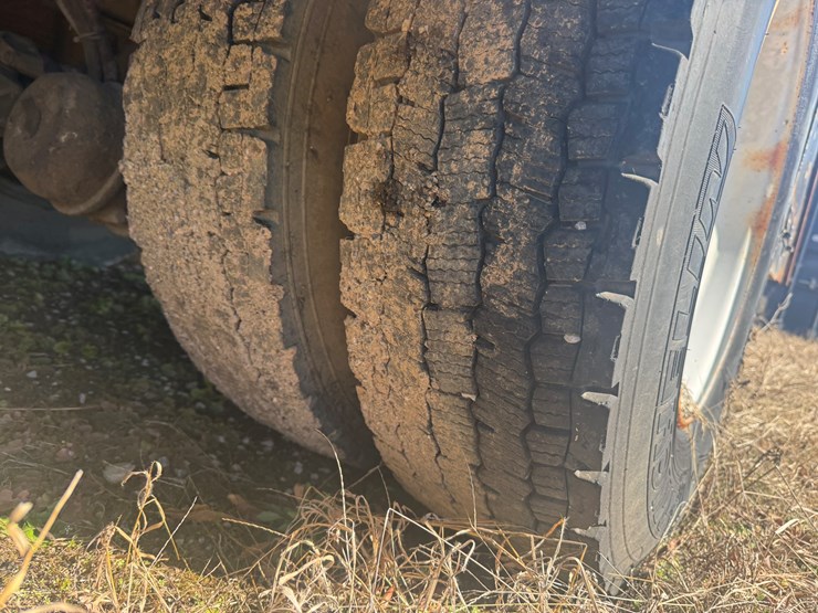 2000-ford-f750-image-44