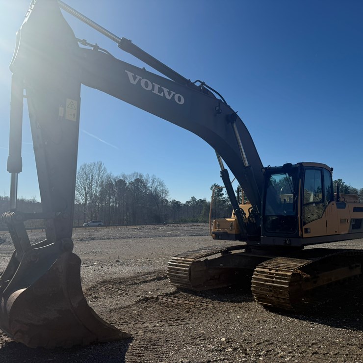 2015 VOLVO EC300DL