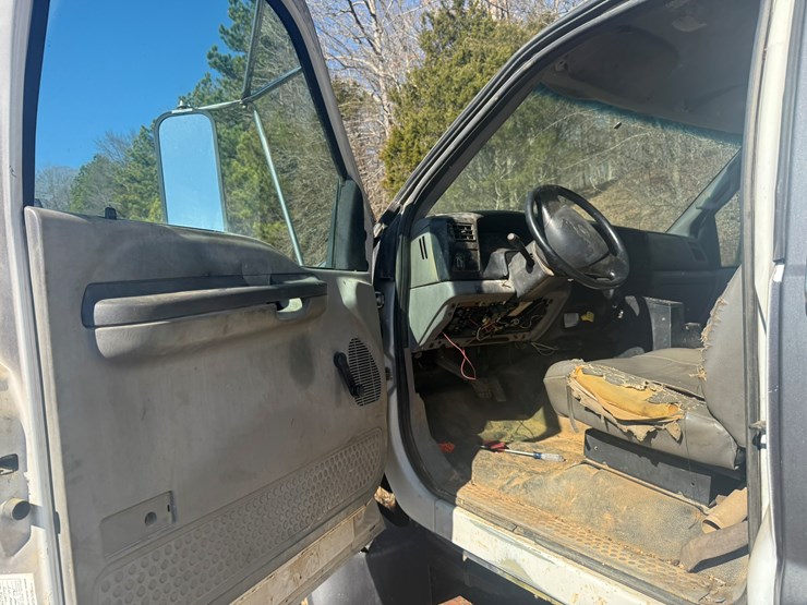 2000-ford-f750-image-32