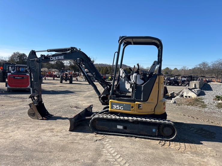 2017-deere-35g-image-2