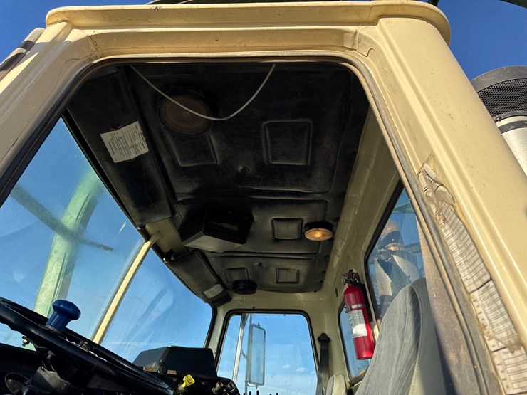 1992-white-gmc-haying-mantis-stacker-truck-image-13