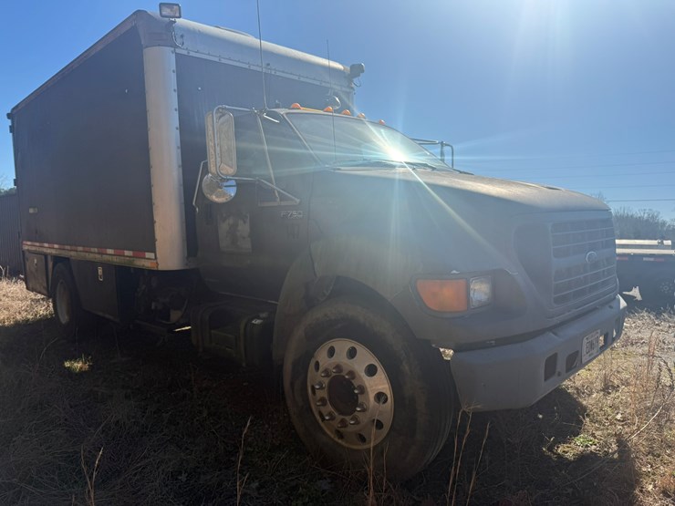 2000-ford-f750-image-7