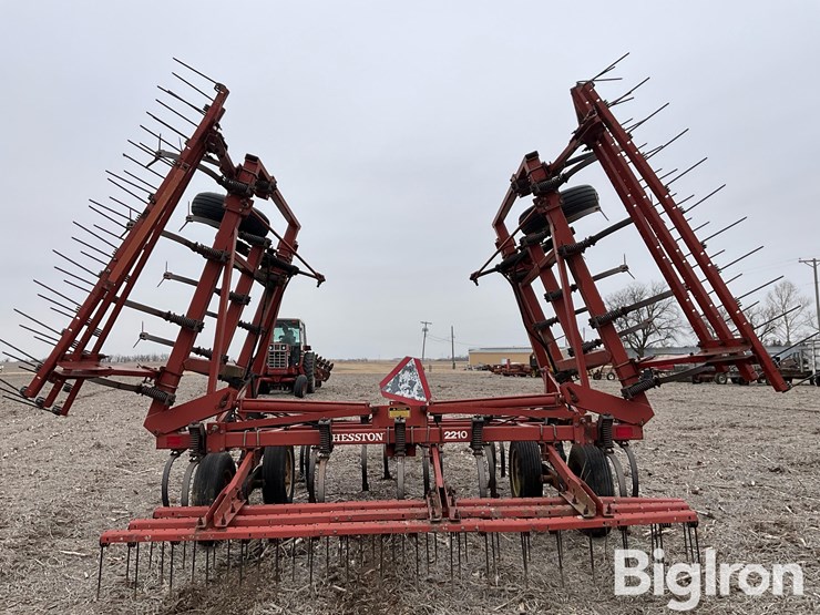 hesston-2210-image-6