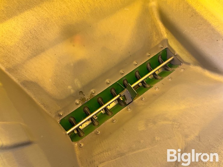 2021-john-deere-1775nt-image-16