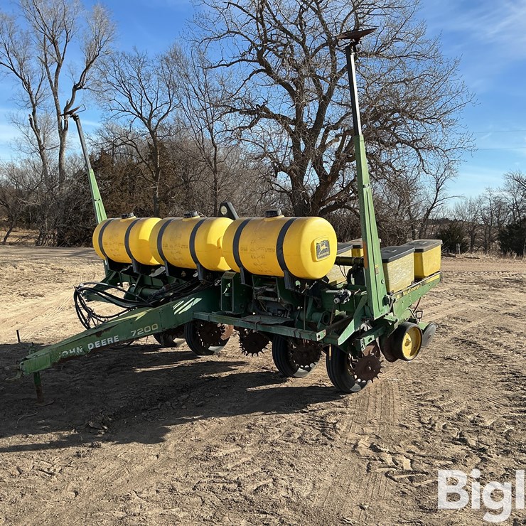 JOHN DEERE 7200
