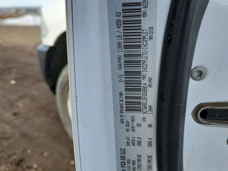 2015-dodge-3500-image-10