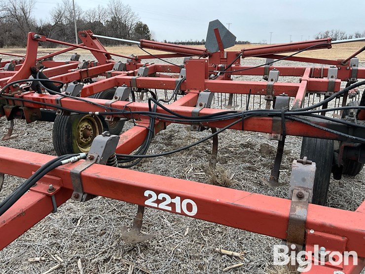 hesston-2210-image-10