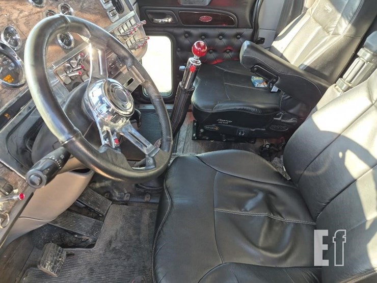 2013-peterbilt-388-image-16