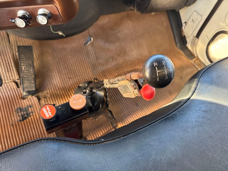 1974-ford-800-image-41