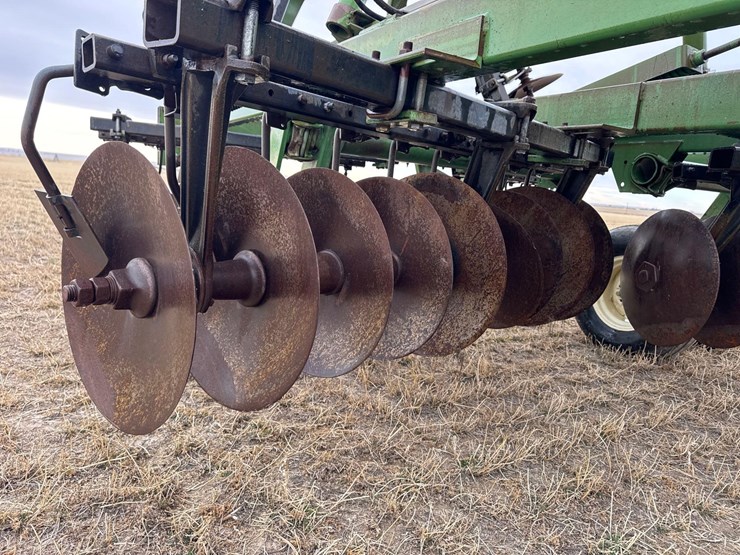 john-deere-235-image-19