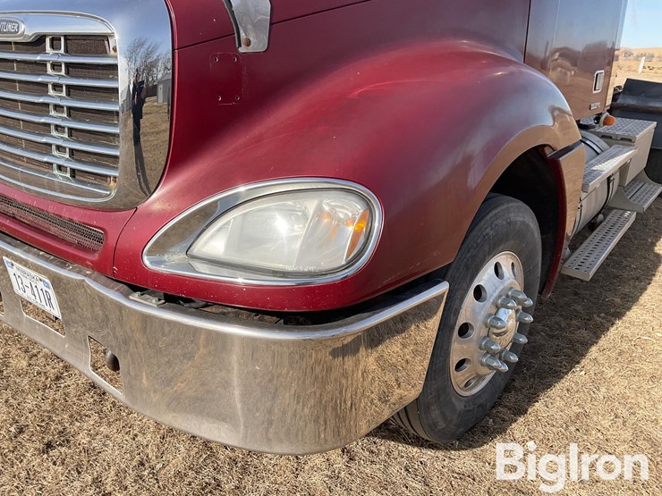 2007-freightliner-columbia-120-image-9