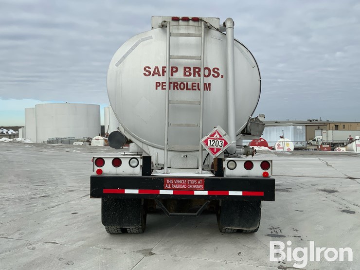 2007-freightliner-m2-106-image-6