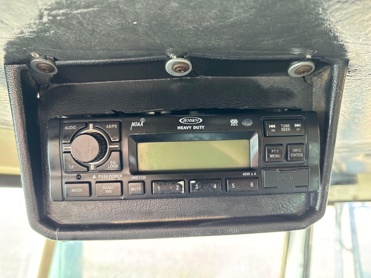 1992-white-gmc-haying-mantis-stacker-truck-image-21