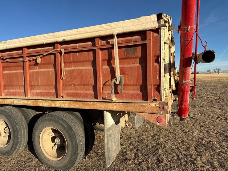 1974-ford-800-image-15