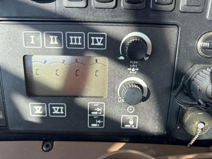 2008-john-deere-8330-image-79