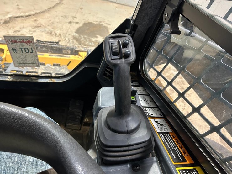 2023-deere-333g-image-24