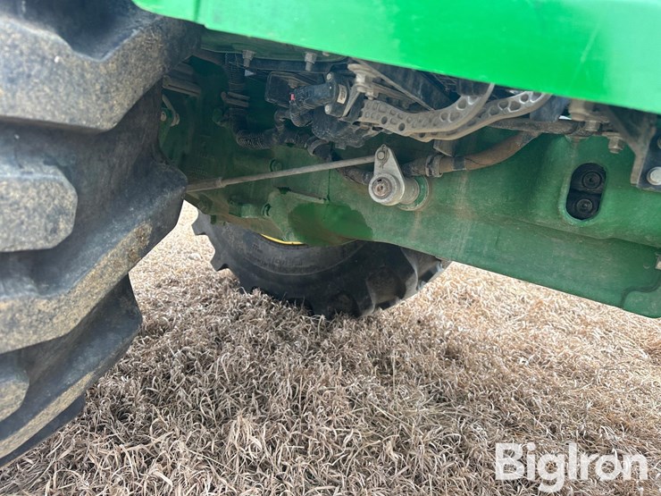 2023-john-deere-4052m-image-12