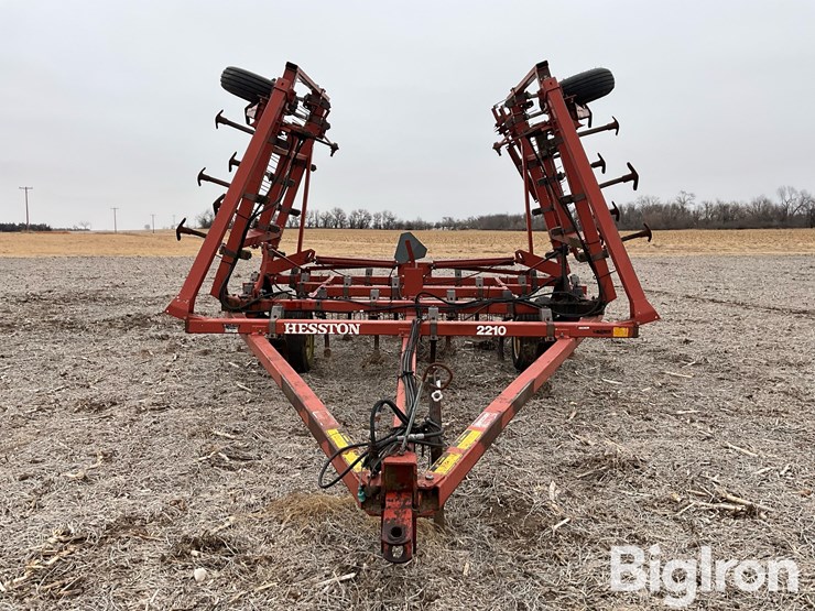 hesston-2210-image-2