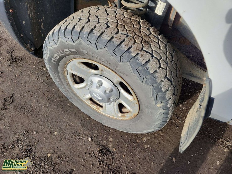 2015-dodge-3500-image-24