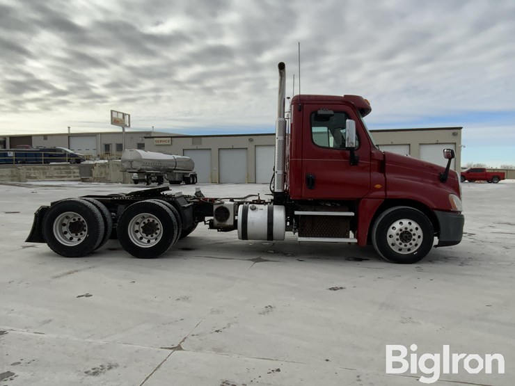 2015-freightliner-cascadia-125-image-4