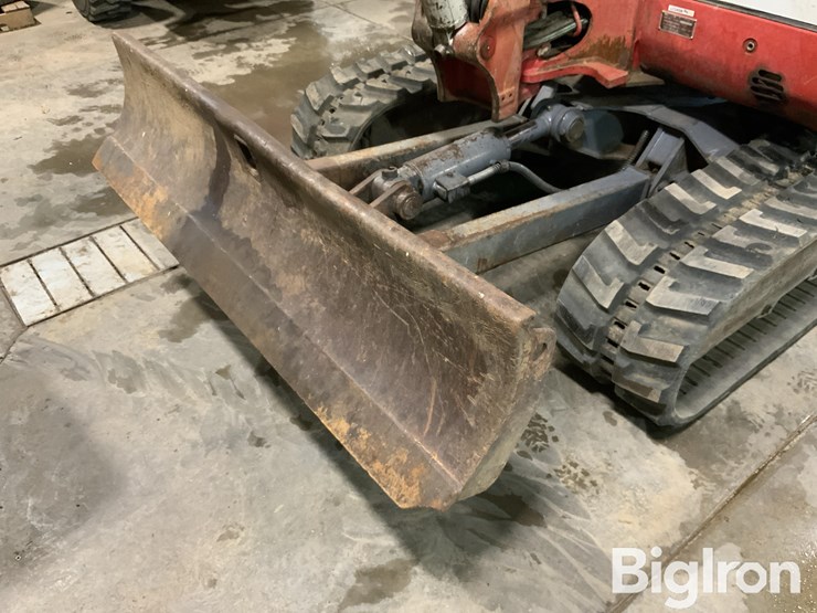 2006-takeuchi-tb135-image-9