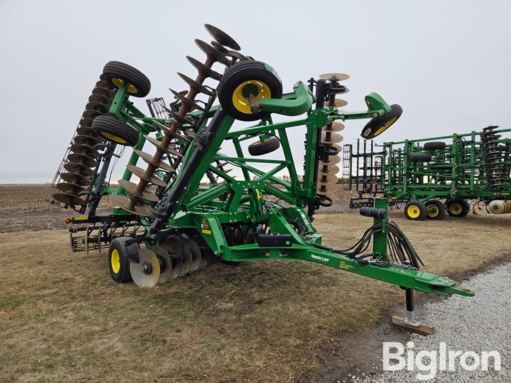 2020-john-deere-2633-image-3