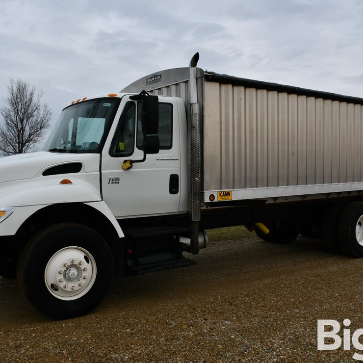 2006 INTERNATIONAL 7400