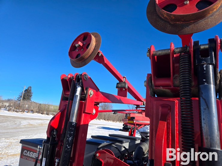 2014-case-ih-1255-image-17