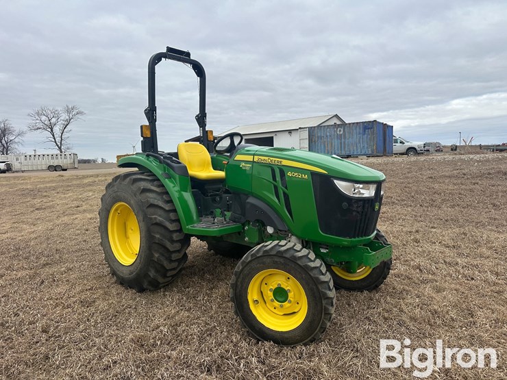 2023-john-deere-4052m-image-3