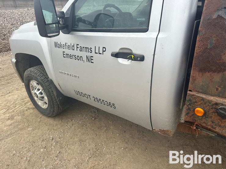 2013-chevrolet-silverado-2500-image-18