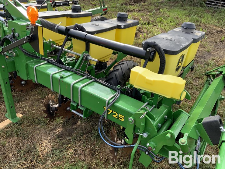 2015-john-deere-1725-image-17