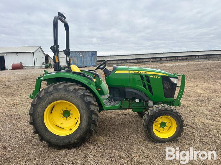 2023-john-deere-4052m-image-4