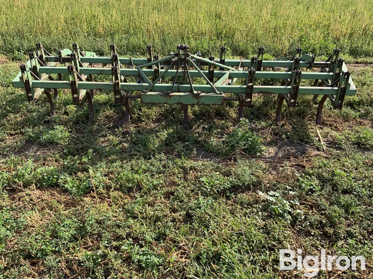 john-deere-12-image-2