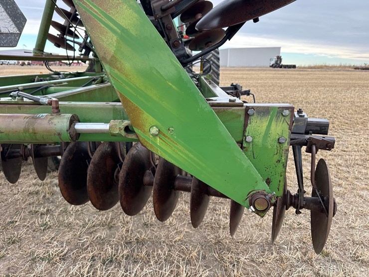 john-deere-235-image-32