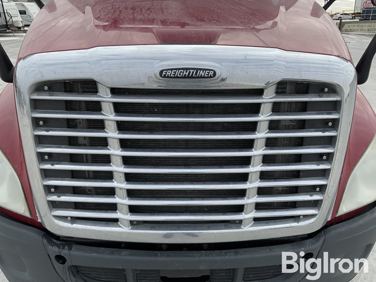 2013-freightliner-cascadia-125-image-13