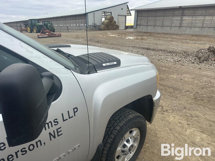 2013-chevrolet-silverado-2500-image-15