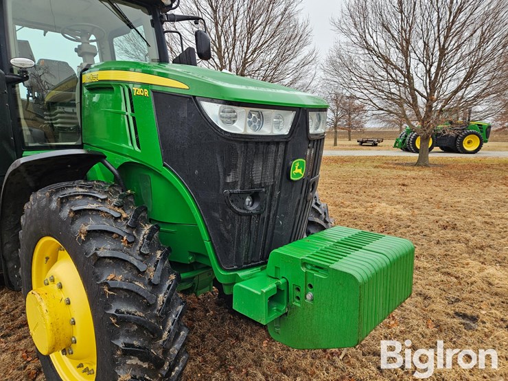2015-john-deere-7210r-image-14