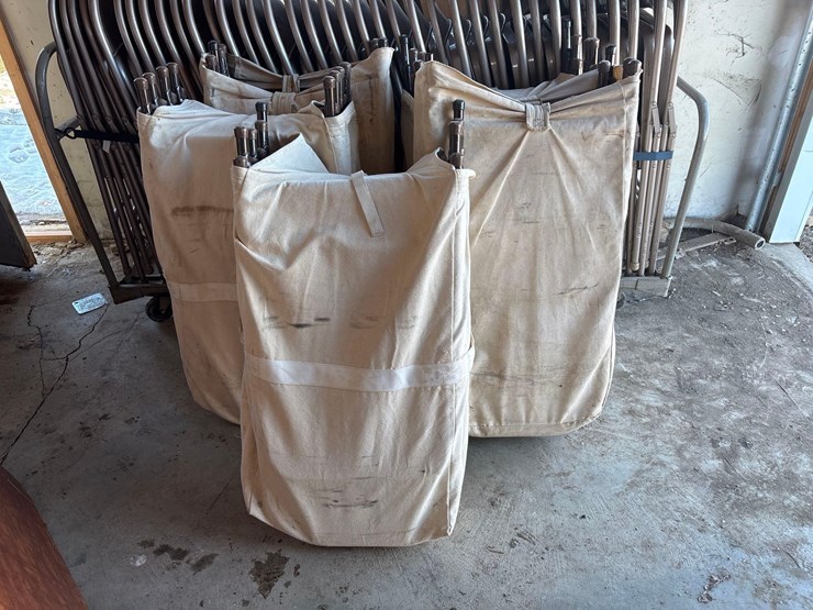 metal-folding-chairs-image-1