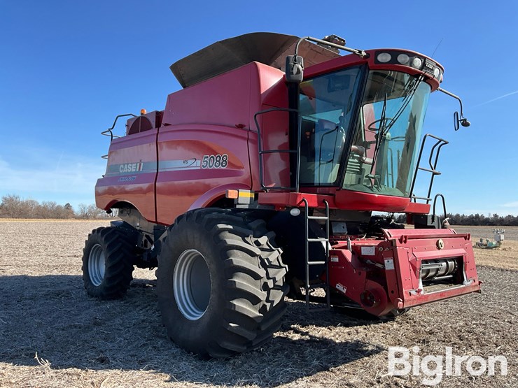 2011-case-ih-5088-image-3